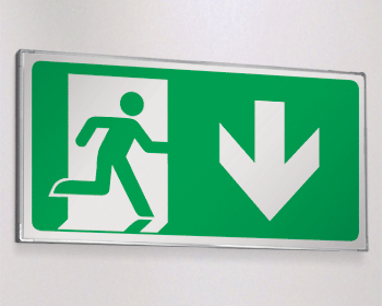 [SEME715104M] SEME715104M - Segnale all. Metal monofacciale Uscita emergenza indietro EN ISO 7010