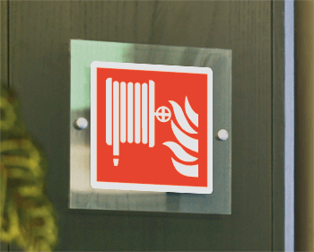 [SEPE15115W] SEPE15115W - targa Plexi monofacciale Lancia antincendio EN ISO 7010 F002