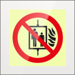 [SEPSE1347FW] SEPSE1347FW - targa Plexi monofacc.  Vietato ascensore fiss.inv.EN ISO 7010 P020